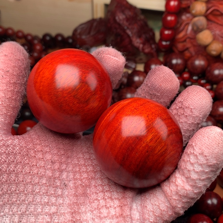木4.5超一泥高密度鸡血红手球一对