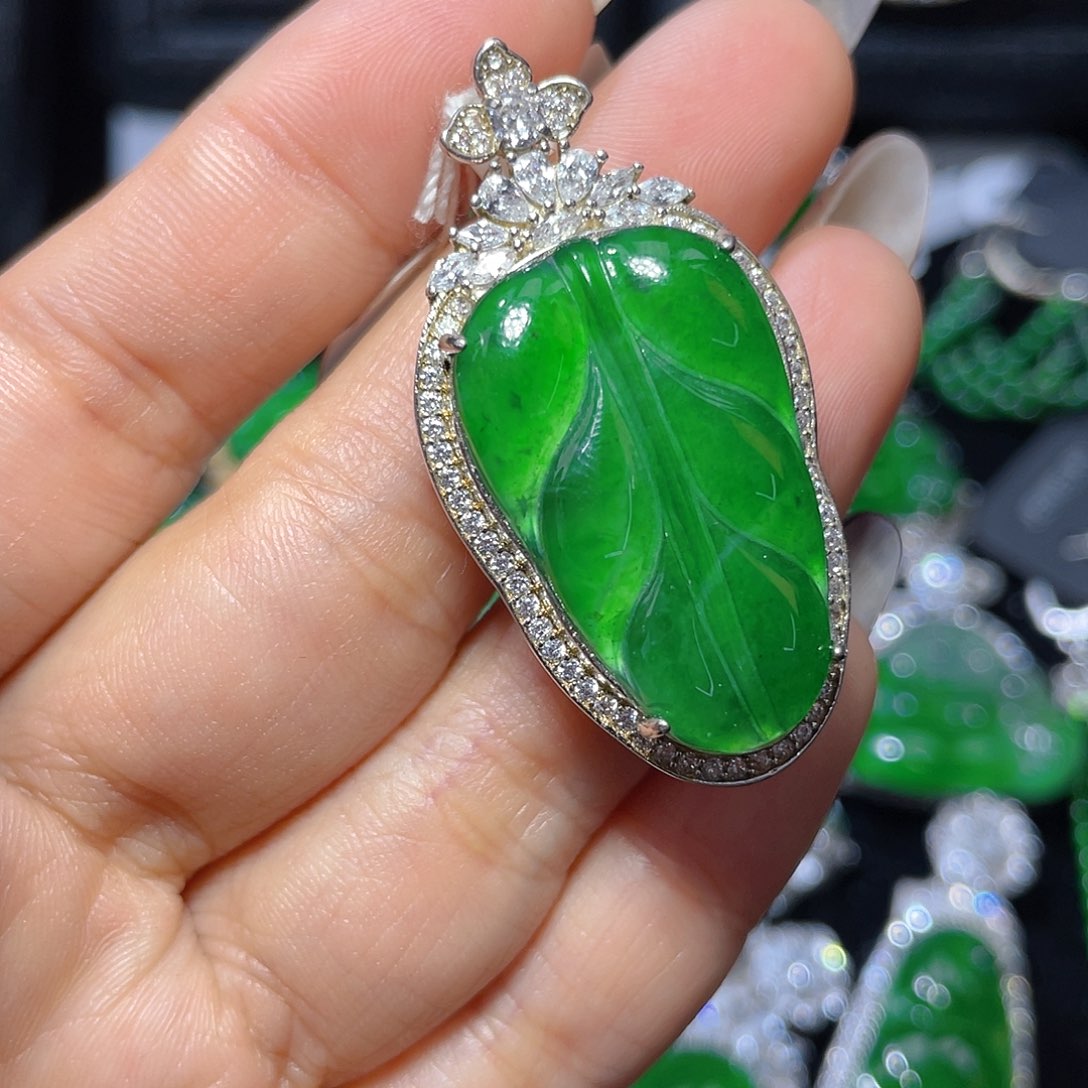 翡翠颈饰银S925镶嵌翡翠