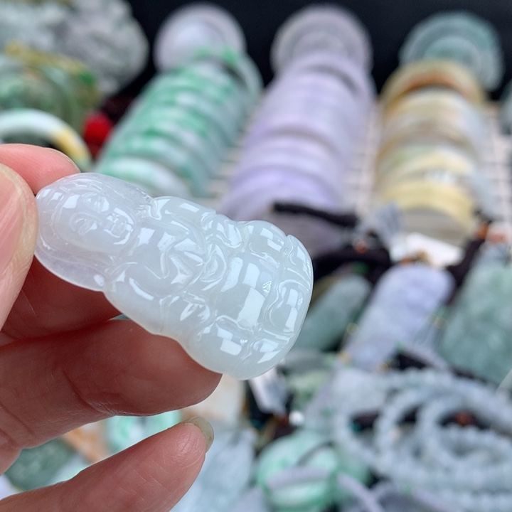 翡翠颈饰未镶嵌吊坠