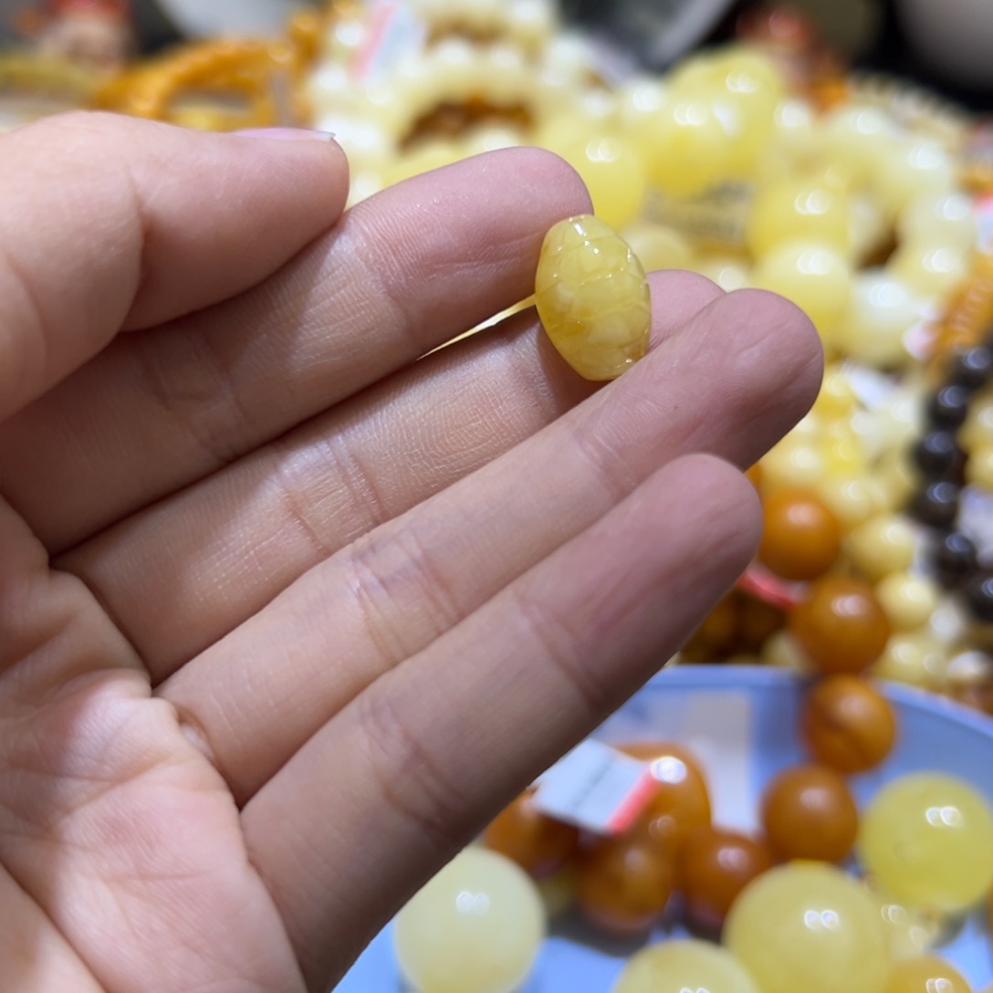 琥珀珠宝奇石未镶嵌