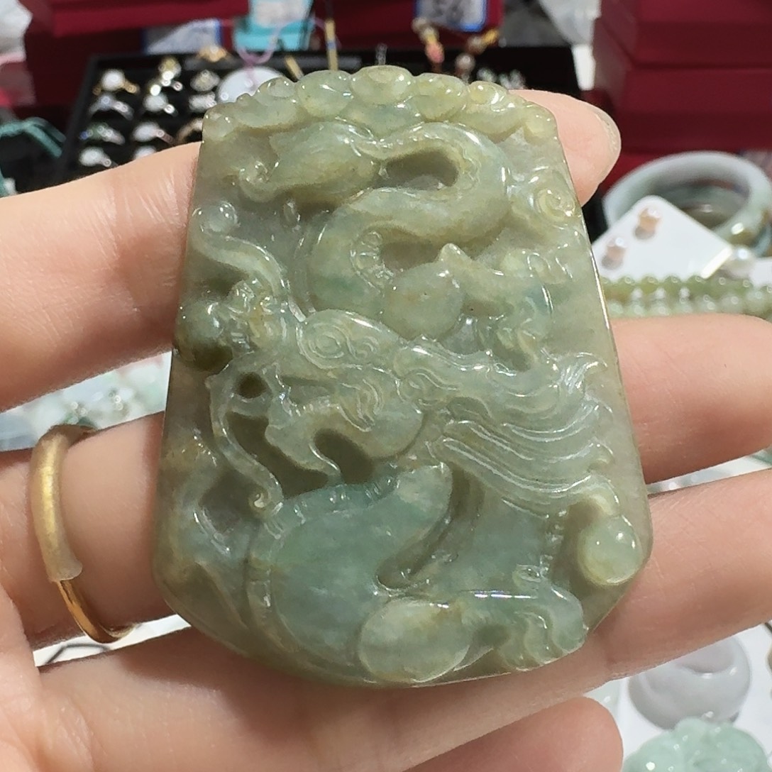 翡翠未镶嵌颈饰015微瑕