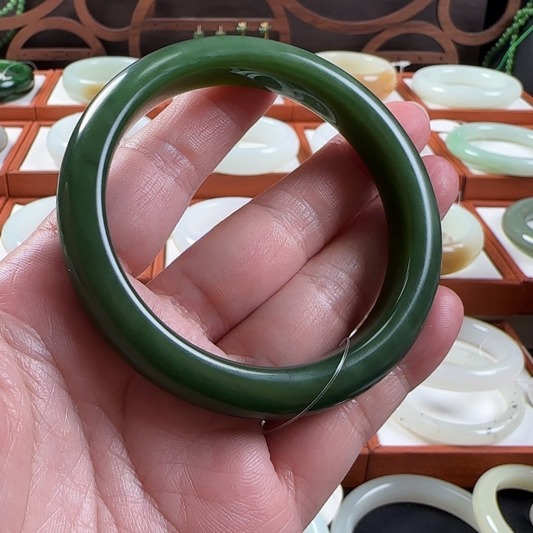 用***5和田玉未镶嵌手镯