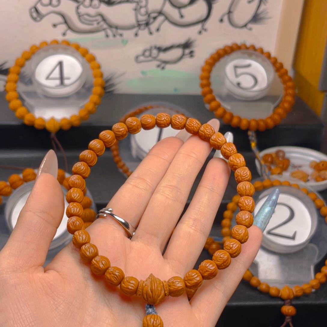 羡***猴吊坠桃核0.888888898888