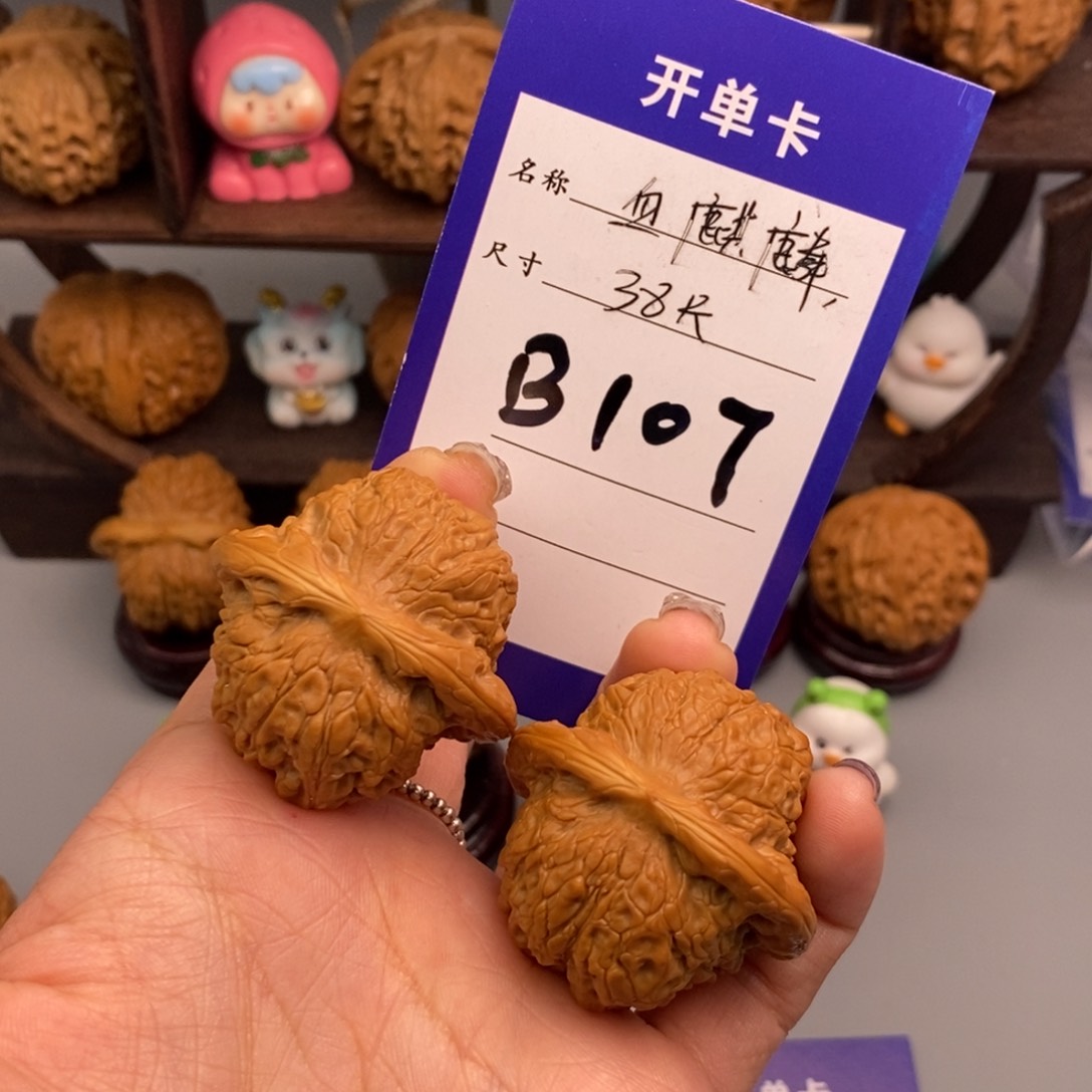 文玩核桃吊坠是***啊血麒麟