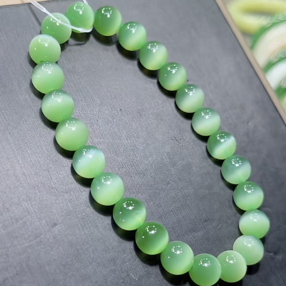和田玉俄料碧玉一线天冰底绿猫眼手串8mm