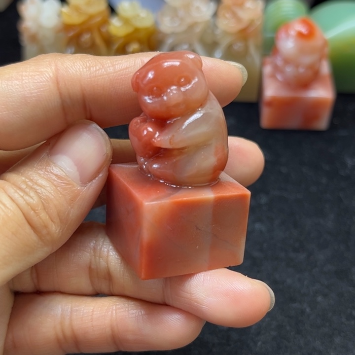 老挝石2.25×2.3×4.3爱心猪猪