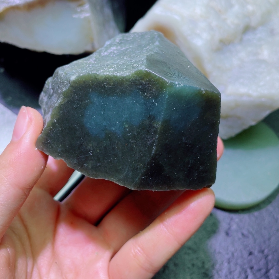 和田玉未镶嵌珠宝半成品