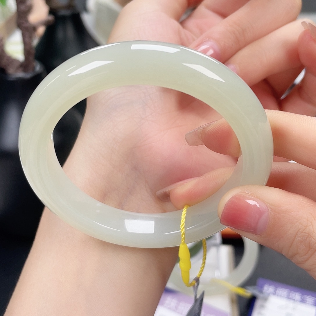 和田玉手镯57未镶嵌