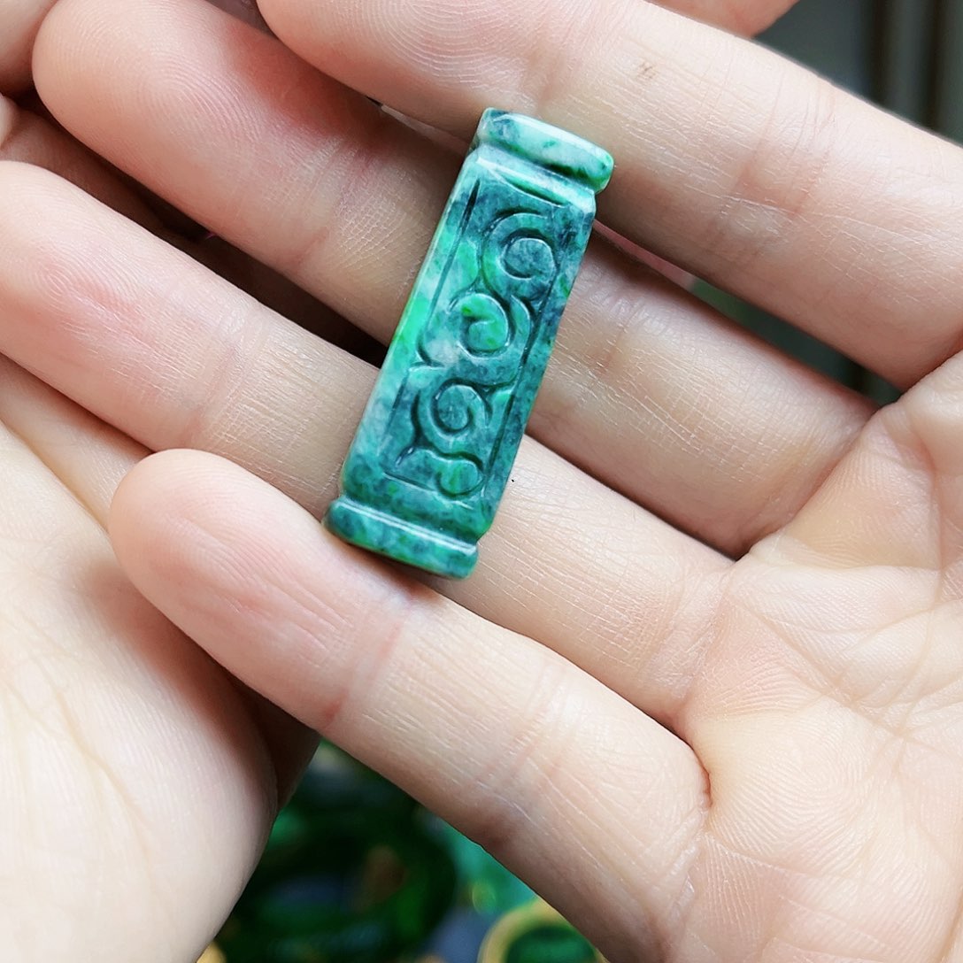 翡翠颈饰未镶嵌吊坠