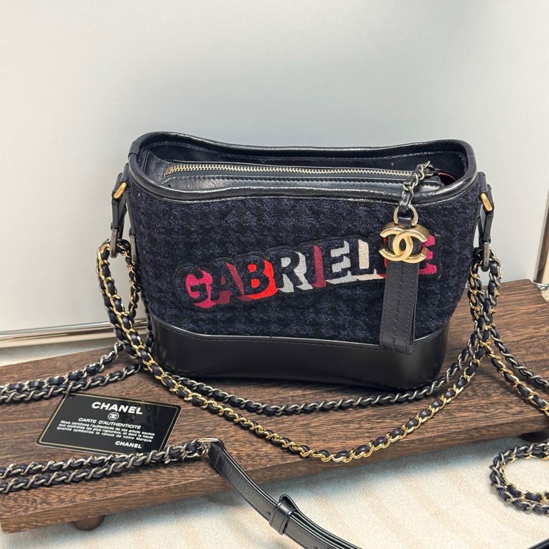 95新 Chanel/香奈儿 黑色海军蓝 软泥 牛皮 流浪包小号/635721255