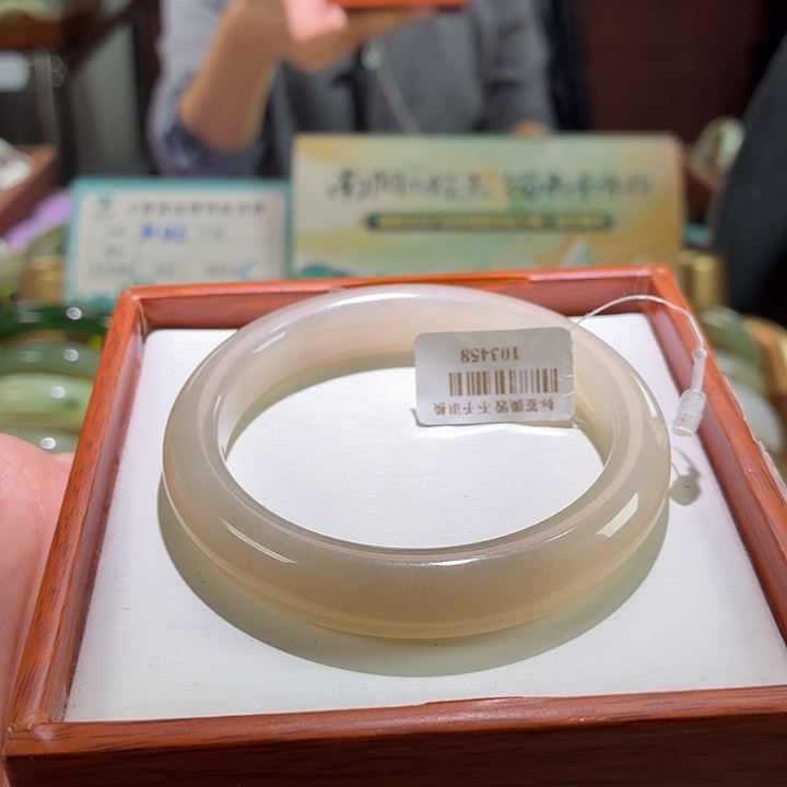 未镶嵌手镯和田玉9。 56/57