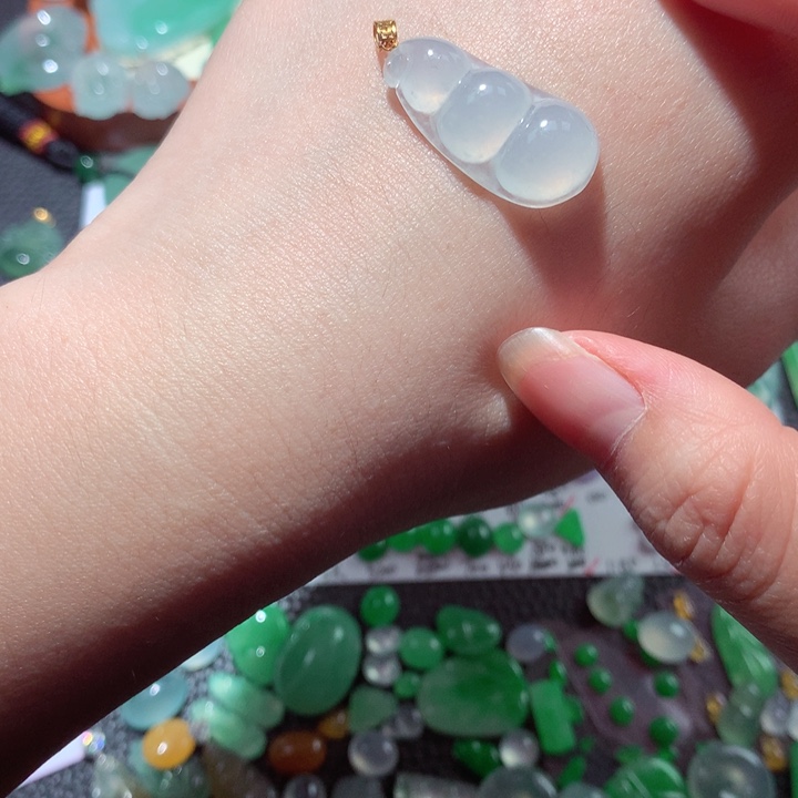 翡翠未镶嵌颈饰翡翠