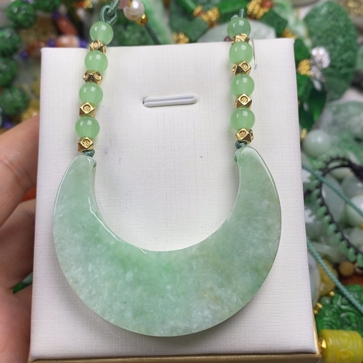 翡翠未镶嵌吊坠(赠链)