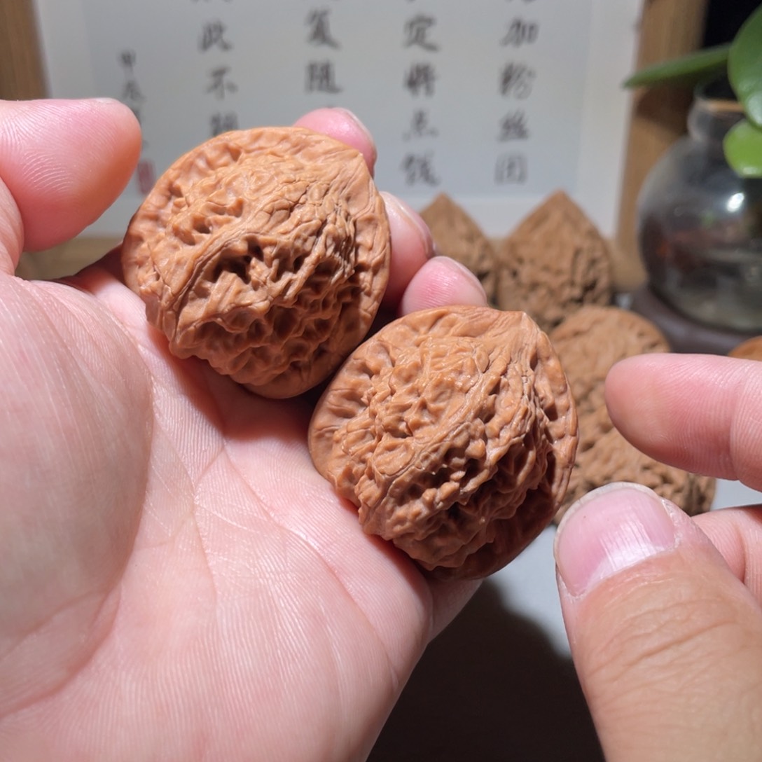 文玩核桃吊坠红狮子40