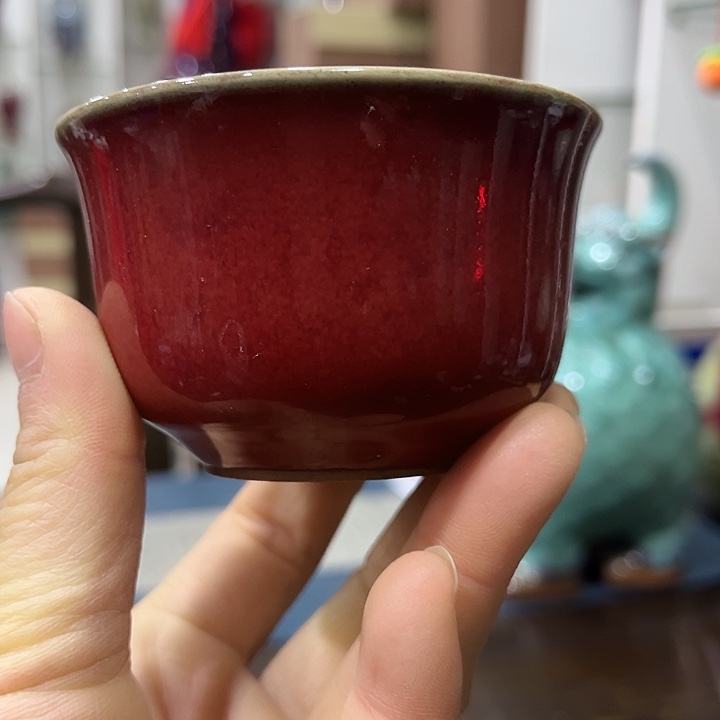 钧瓷的制作方法是将瓷器