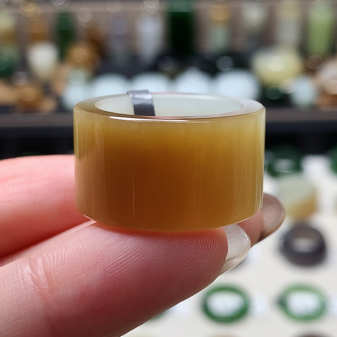 未镶嵌戒指和田玉