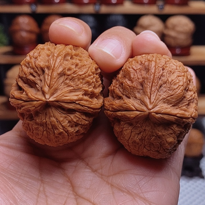 文玩核桃把件铁狮子三棱9号