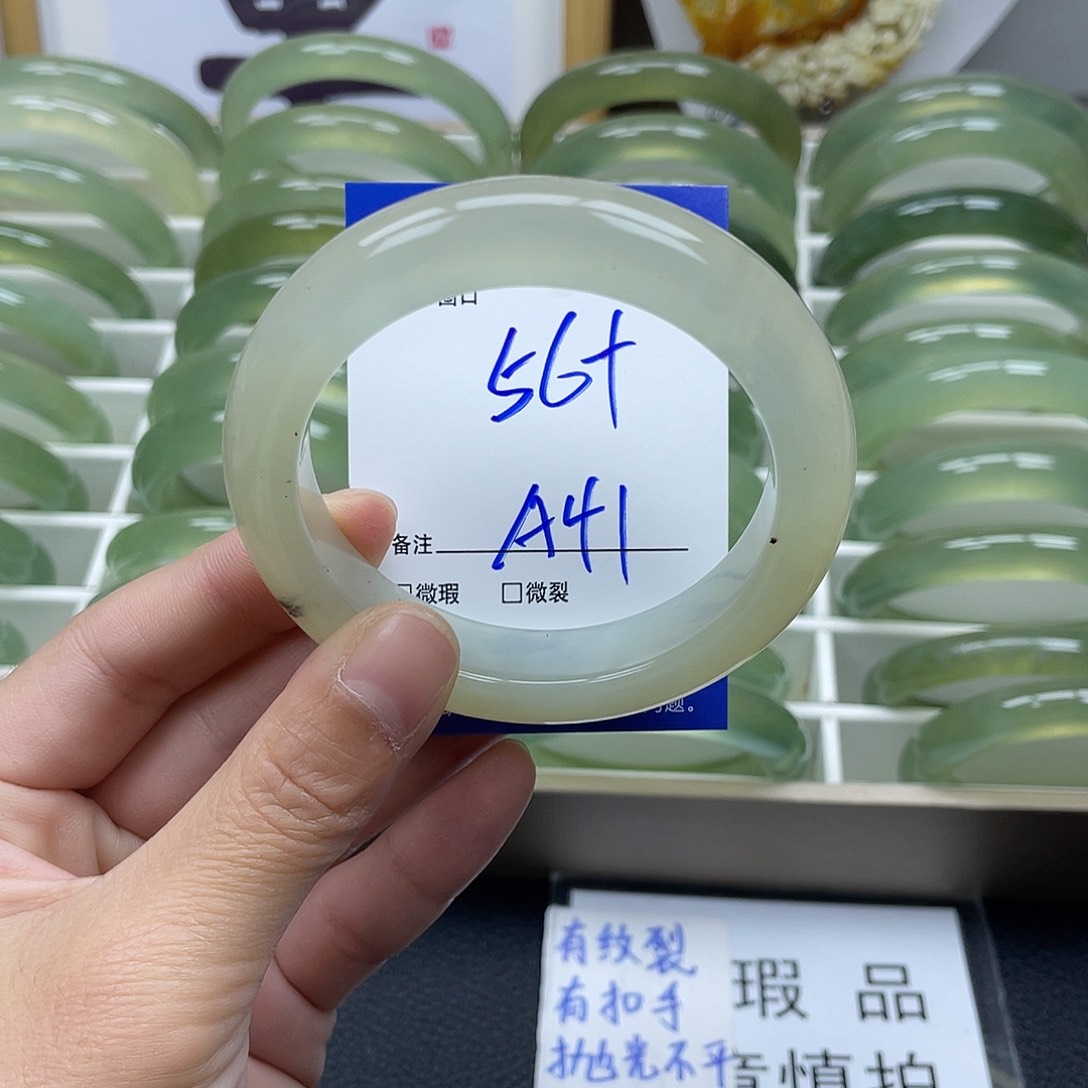 蛇纹石玉手镯未镶嵌