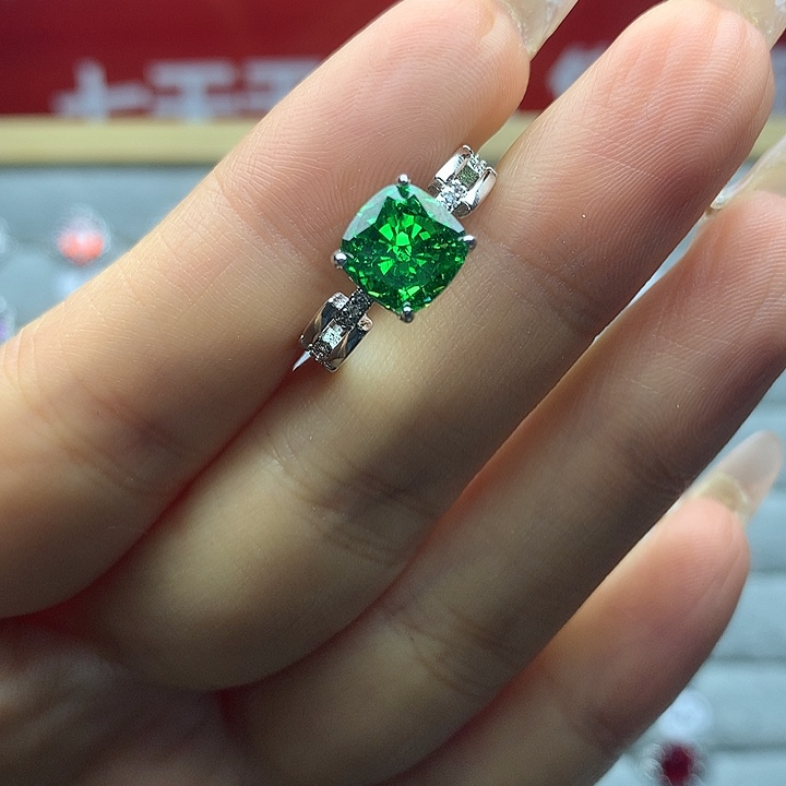 3碧玺（处理）镶嵌材质，培育