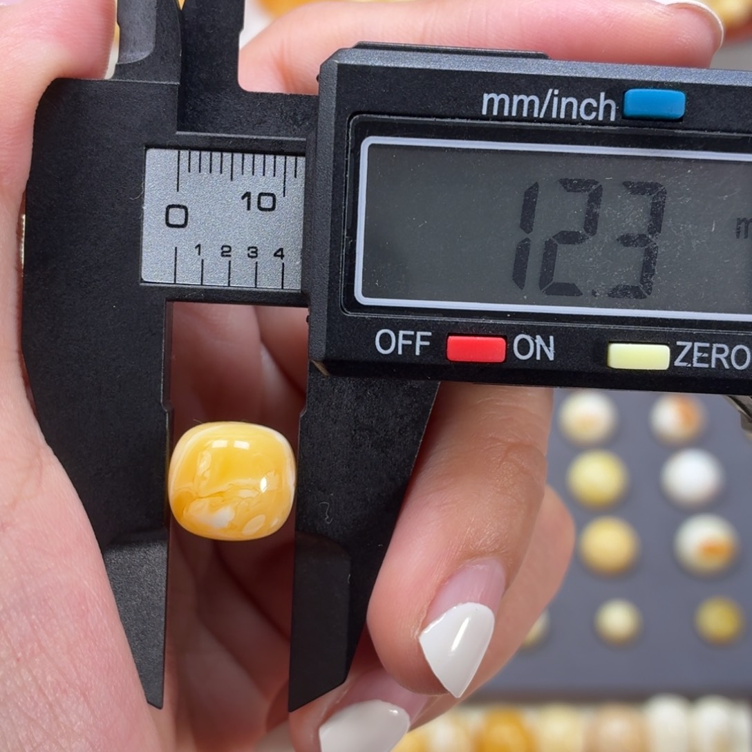 琥珀未镶嵌裸石12.3mm