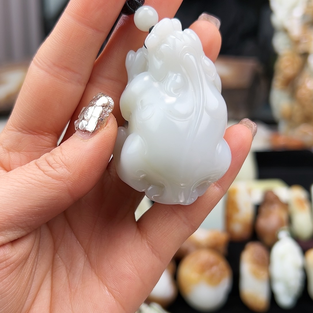 和田玉颈饰未镶嵌亮*