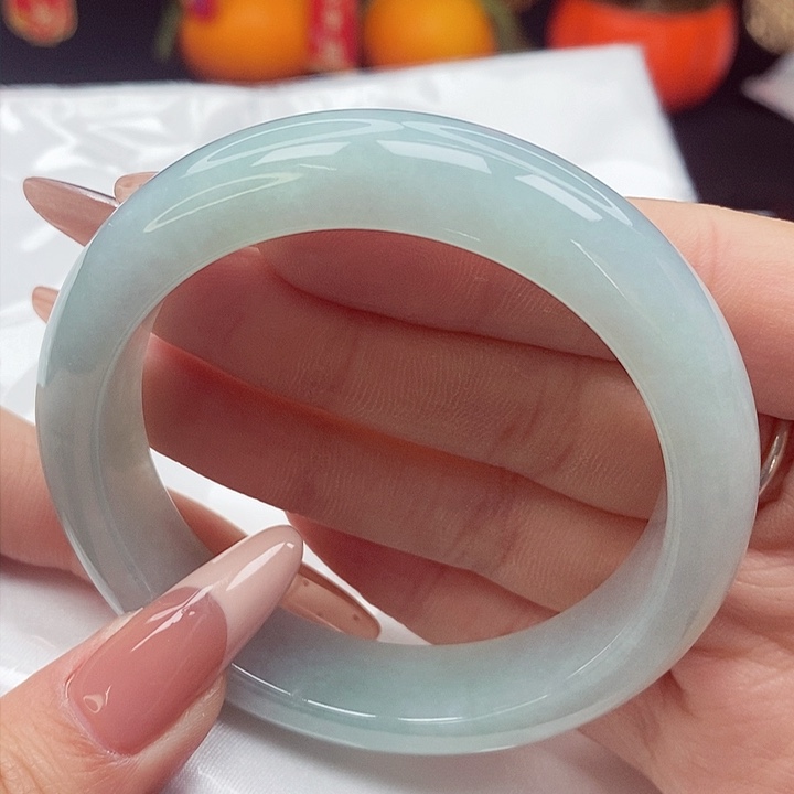 翡翠手镯未镶嵌55圈