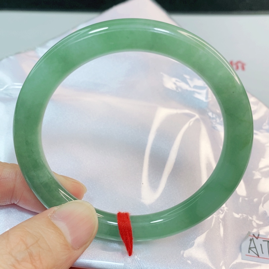 翡翠手镯未镶嵌56.8圈口圆条