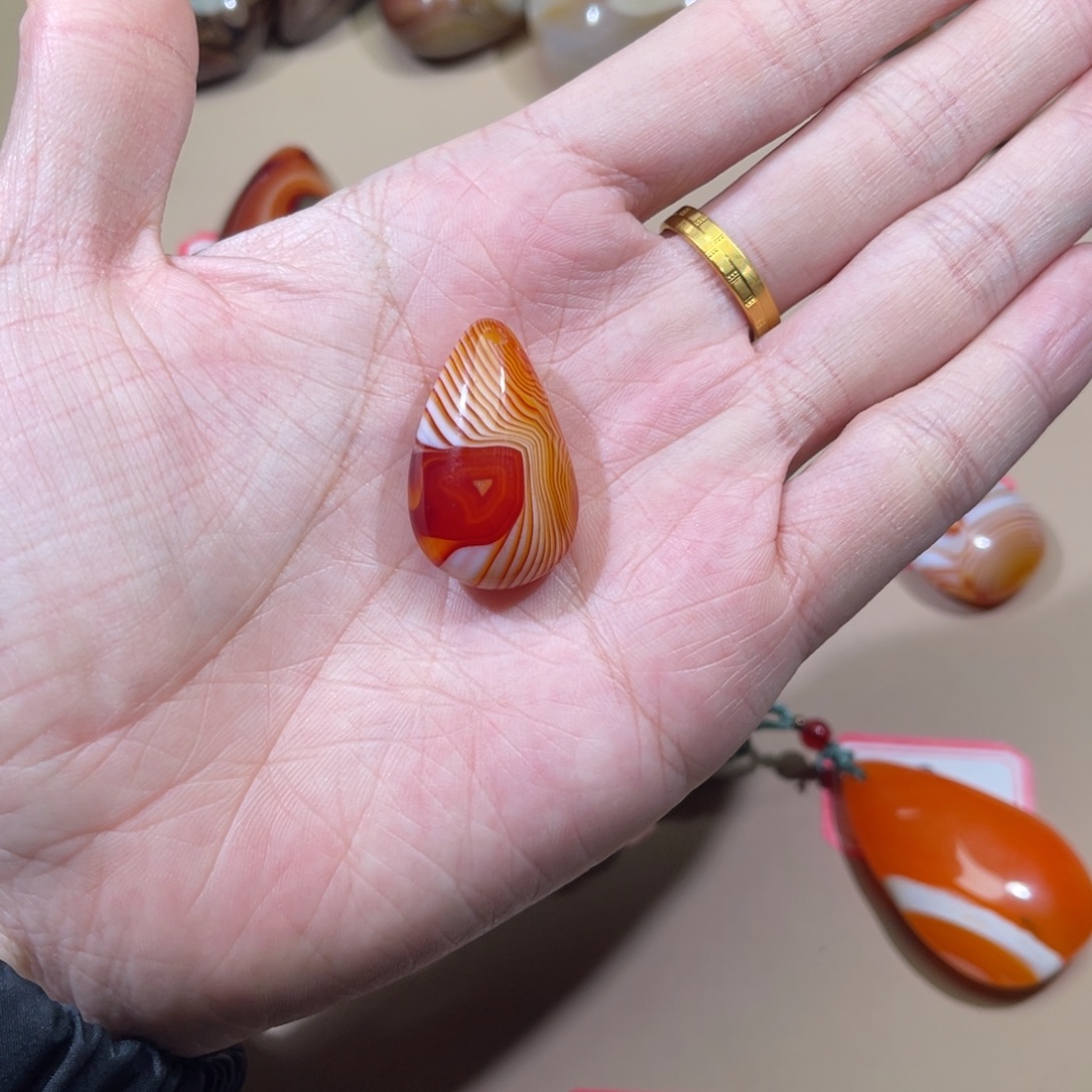 宇***生玛瑙/玉髓未镶嵌颈饰