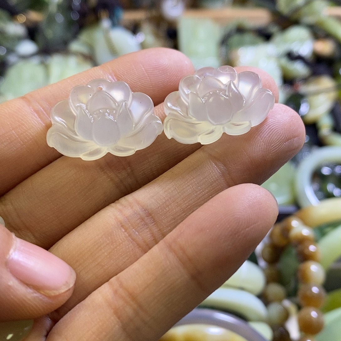 岫玉未镶嵌耳环一对