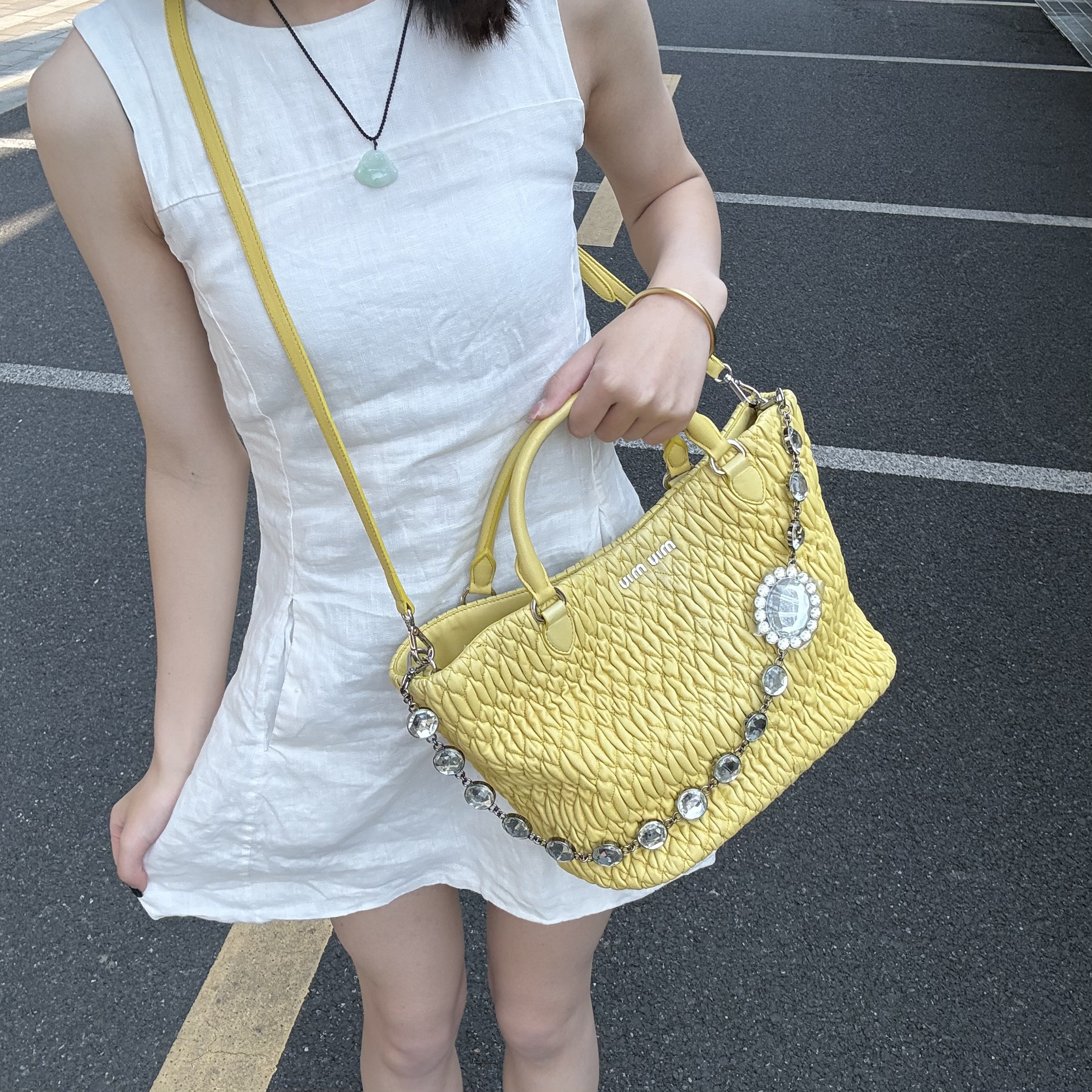 95新 MIU MIU/缪缪 小鸡黄中号钻石褶皱水桶托特/55006