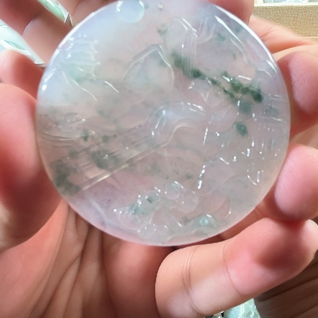 翡翠未镶嵌颈饰山水