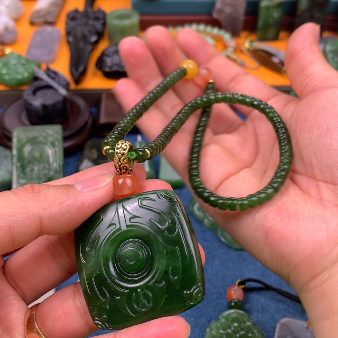 和田玉未镶嵌颈饰