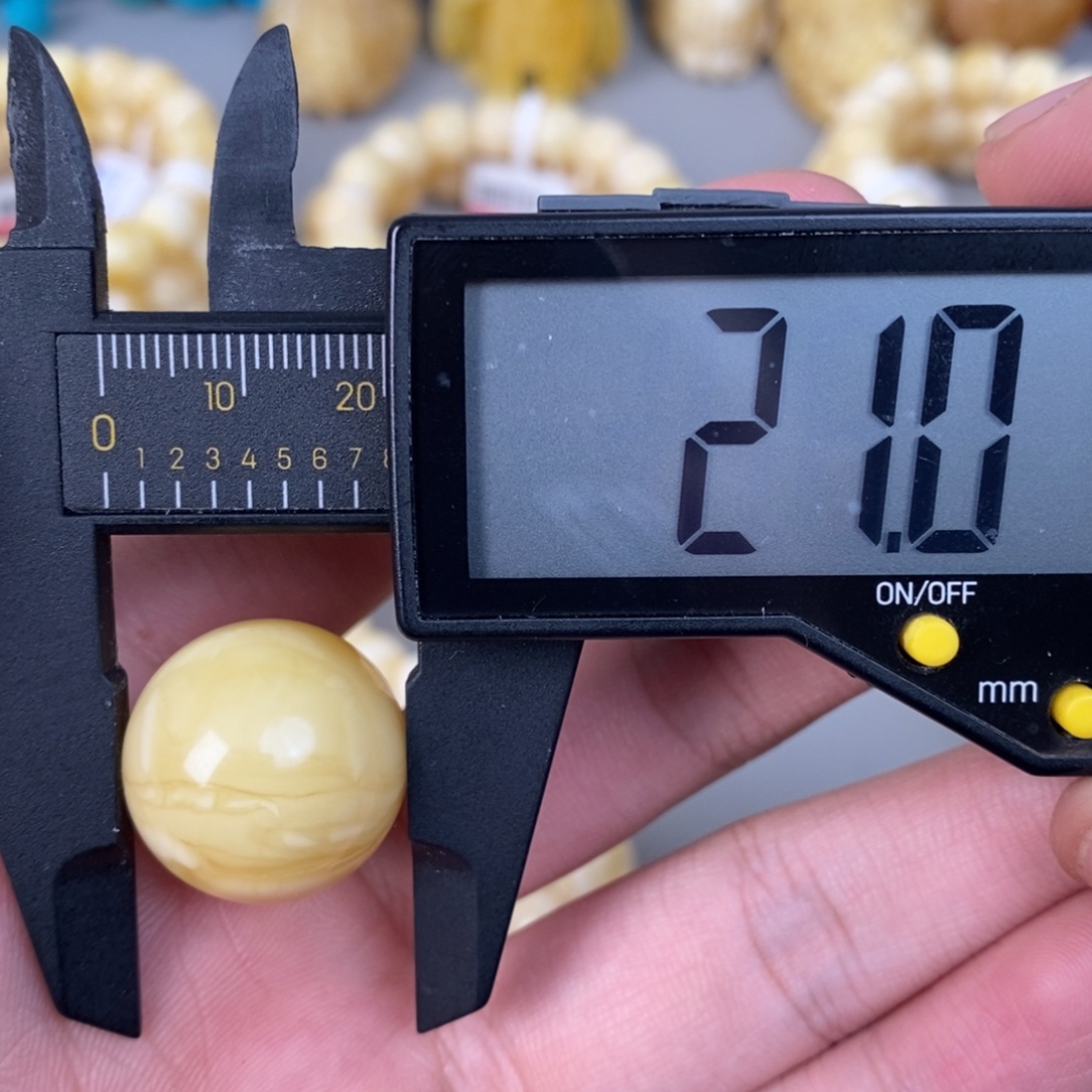 未镶嵌琥珀珠宝奇石