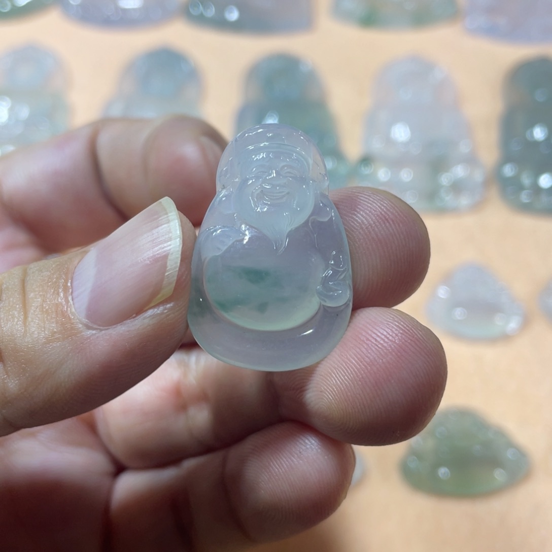 翡翠未镶嵌颈饰财神