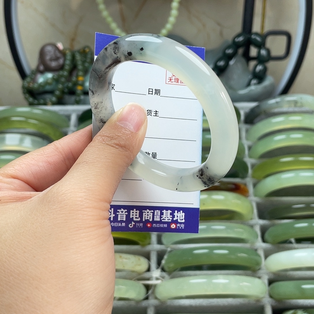 蛇纹石玉未镶嵌手镯微瑕