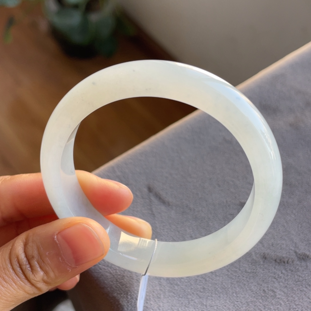 翡翠未镶嵌手镯白月光