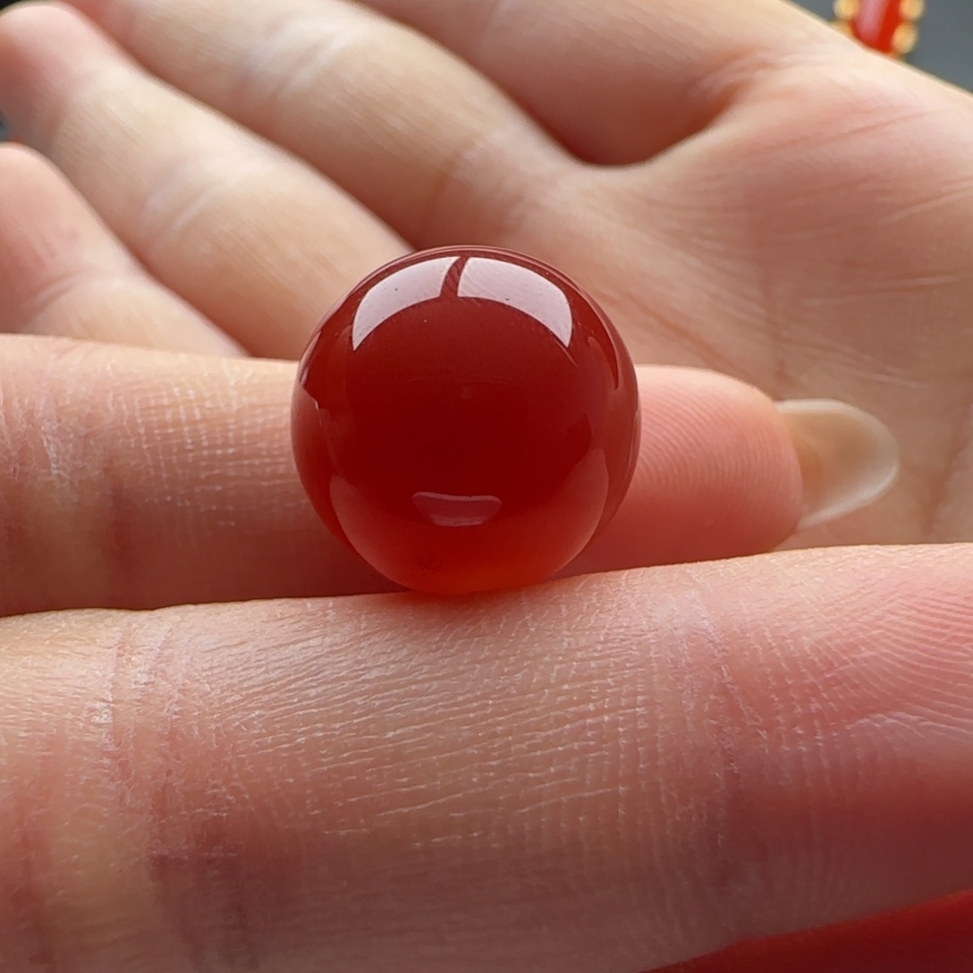 一***7南红玛瑙未镶嵌圆珠14.3，孔边有白纹，裂