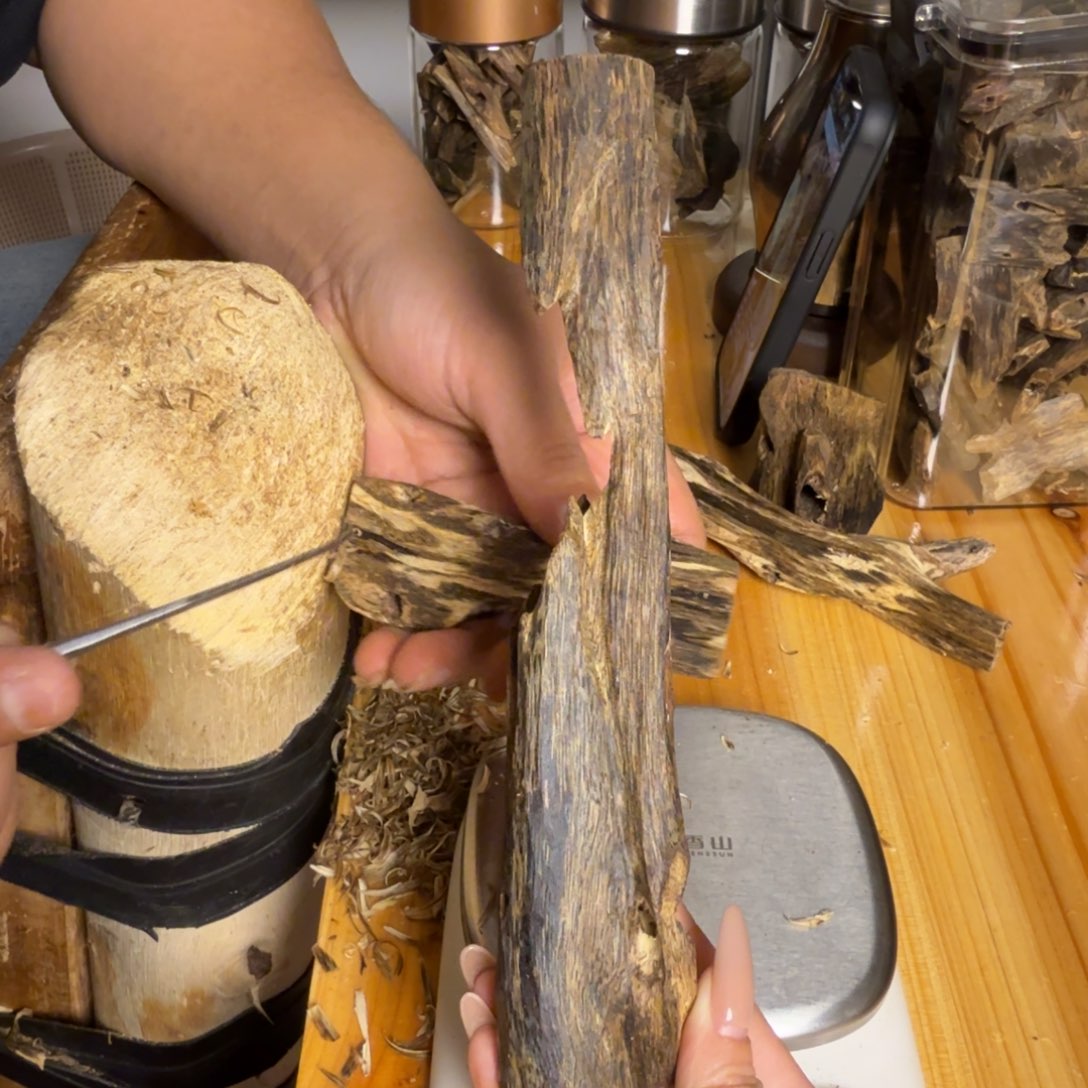 沉香金沙叶虫漏46克