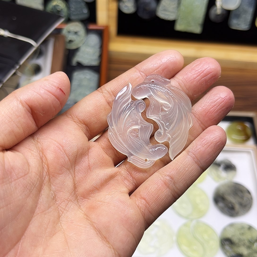 岫玉未镶嵌吊坠(赠链)