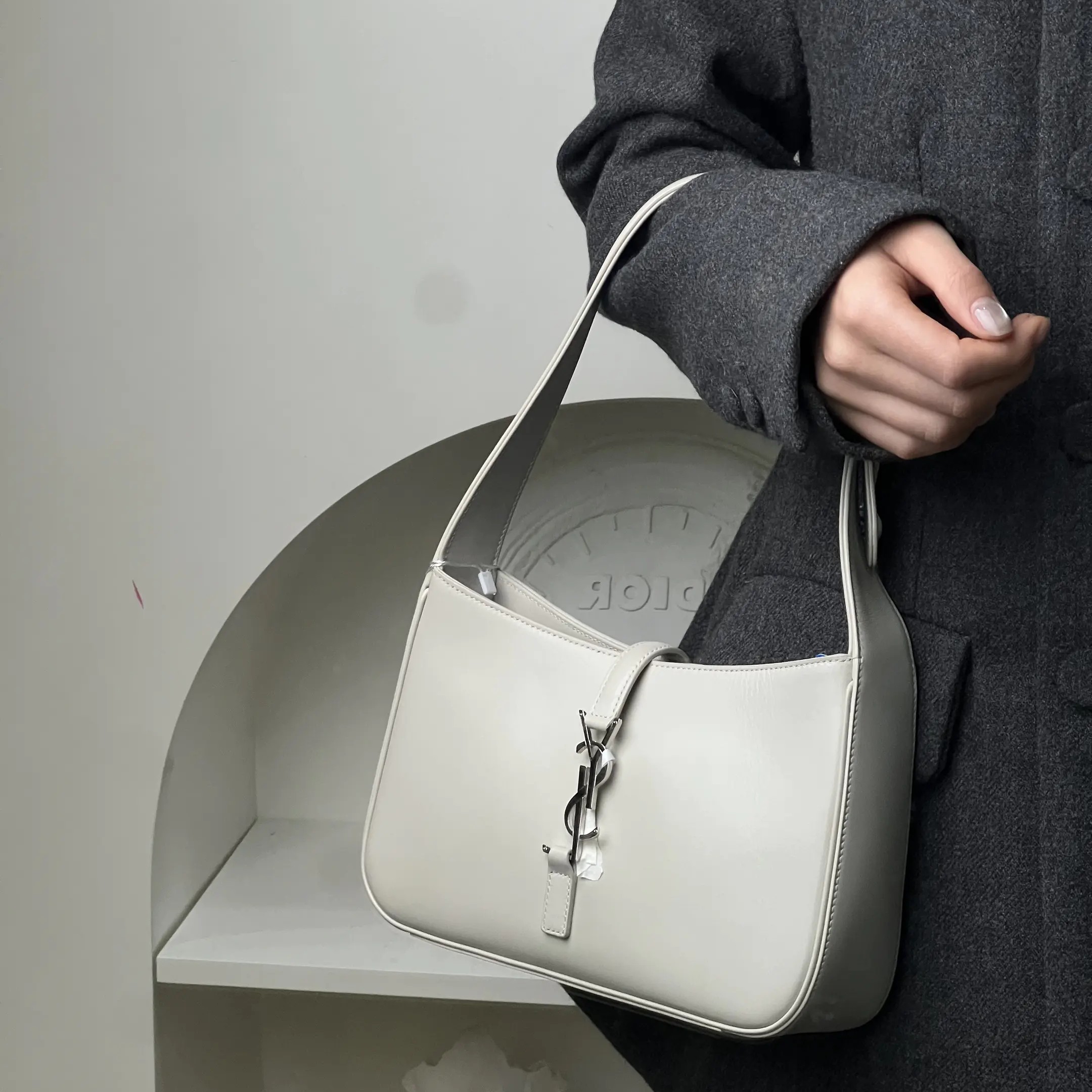 95新 YSL/圣罗兰 ysl hobo腋下白银光面/严选