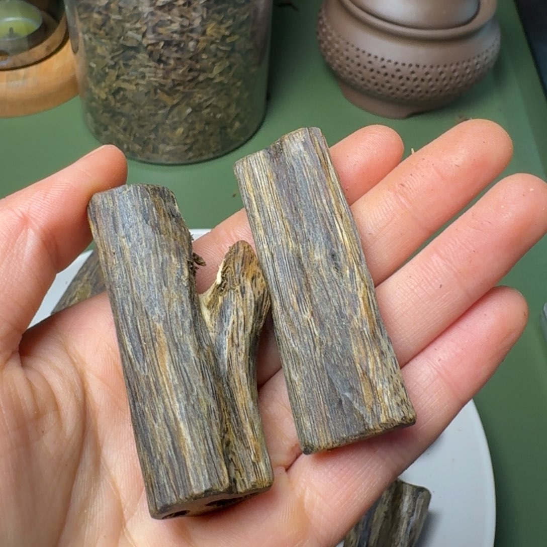 沉香手把件海南紫棋虫漏块料16.8克