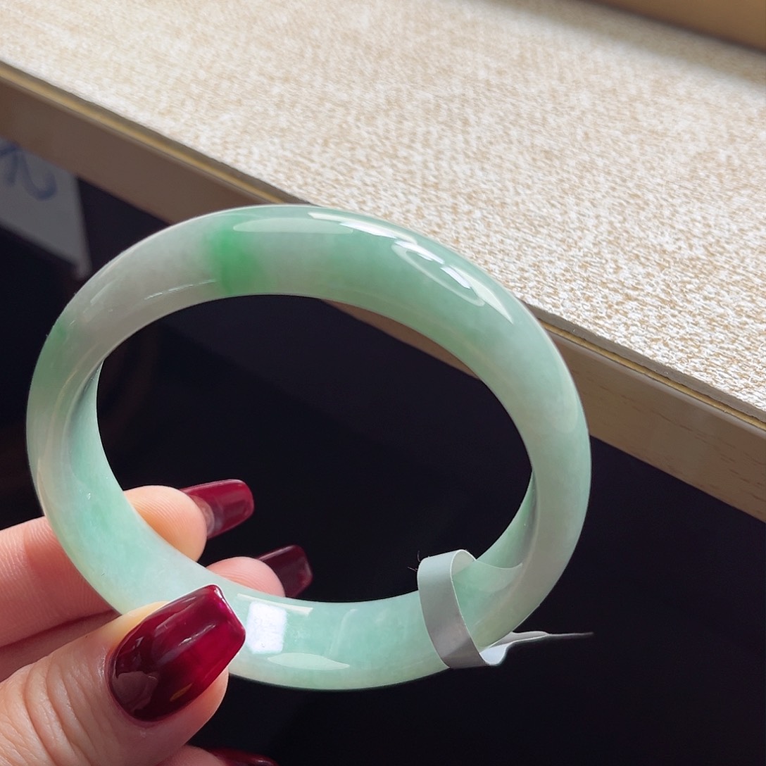 翡翠手镯未镶嵌手镯