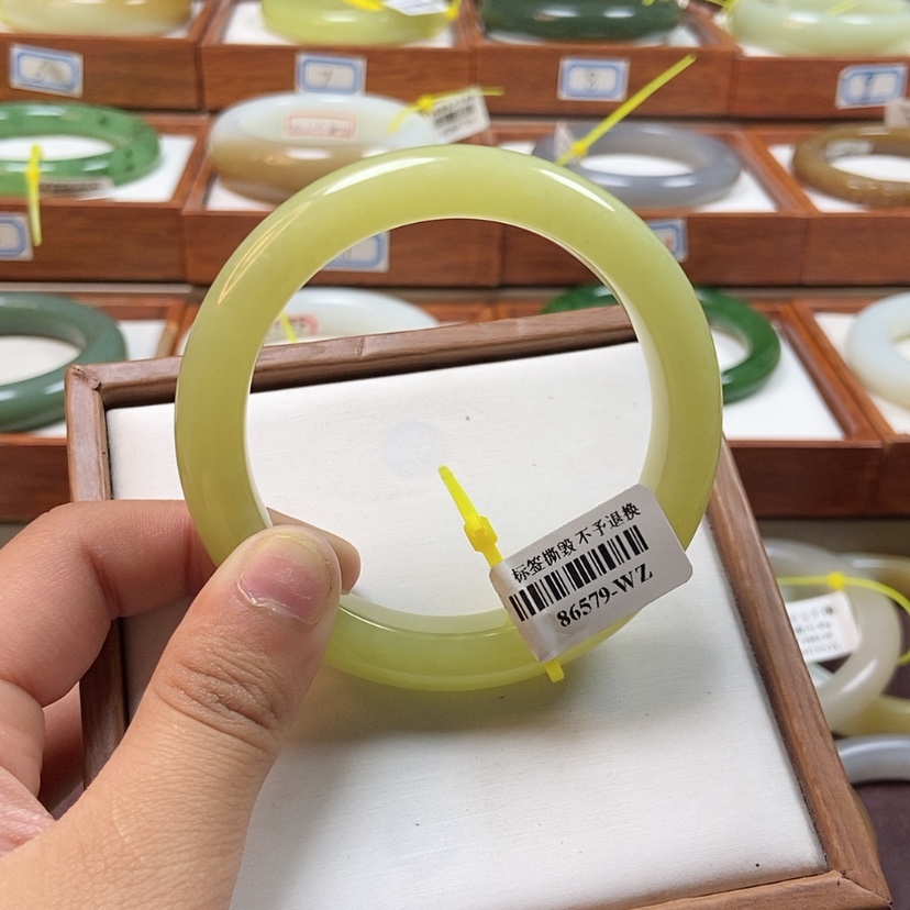 【闪购商品】和田玉手镯未镶嵌