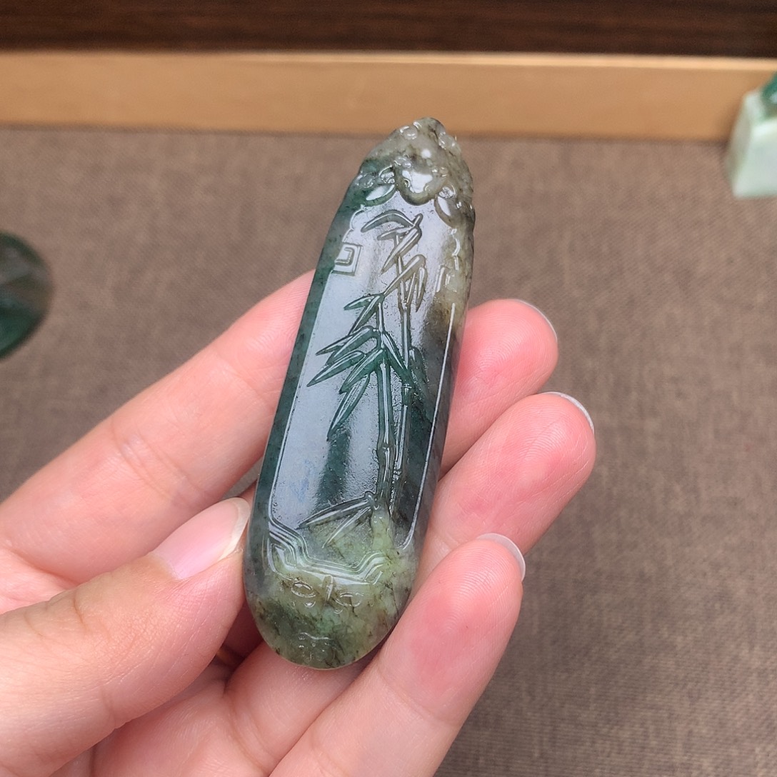 独山玉未镶嵌颈饰