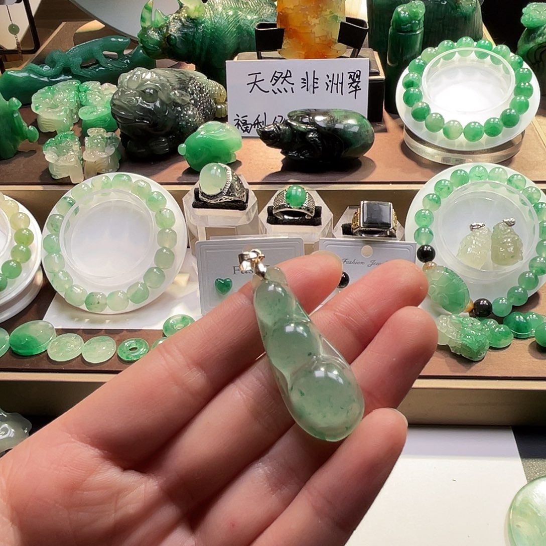 石英质玉未镶嵌吊坠