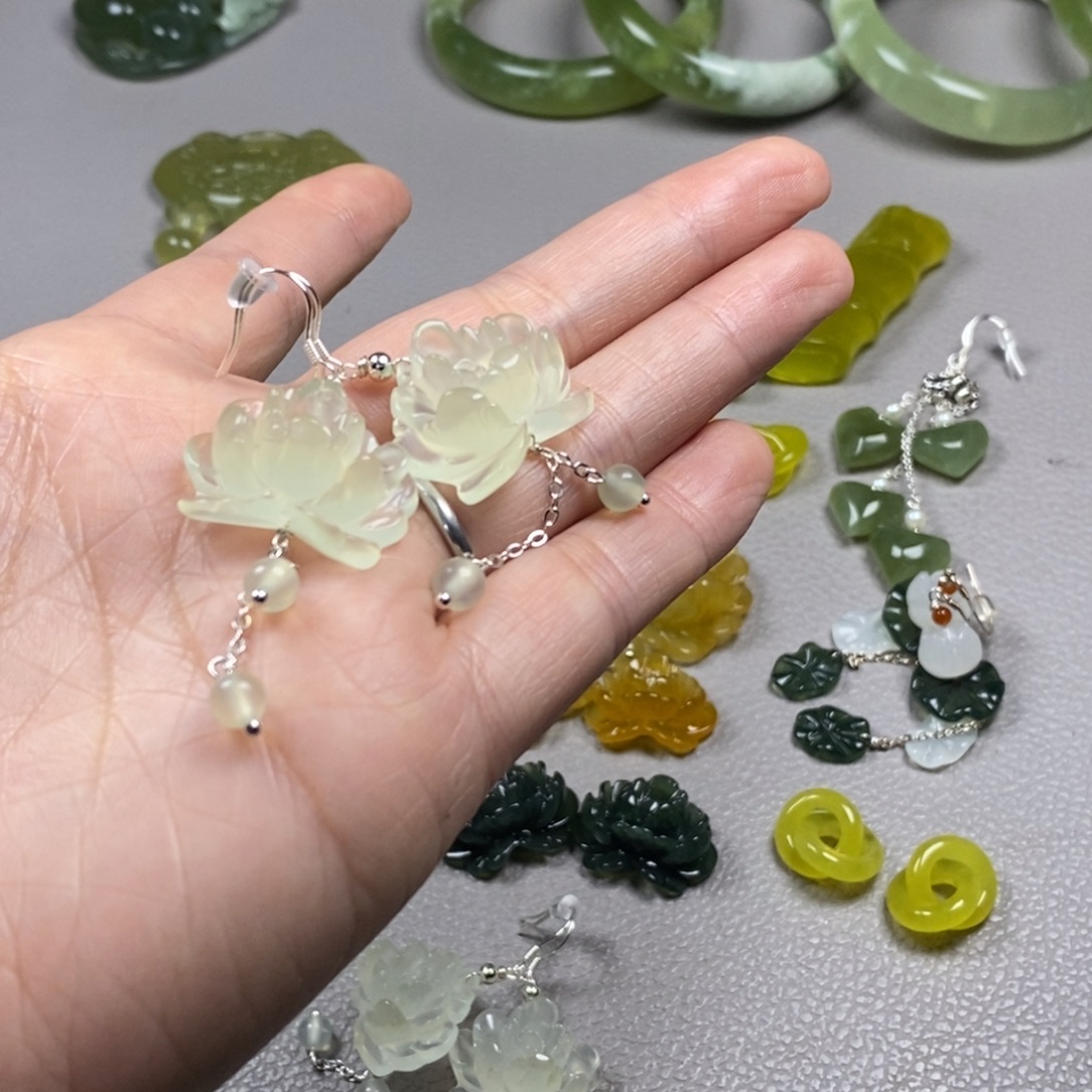 蛇纹石玉未镶嵌挂件耳饰