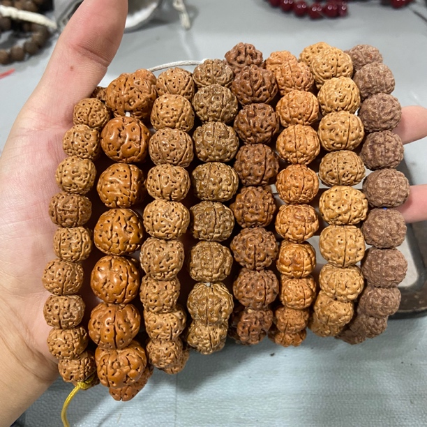 W964尼泊尔 金刚手持(底色 桩型 颗数 多样性发其一）