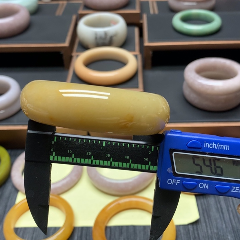 【闪购商品】石英质玉手镯未镶嵌