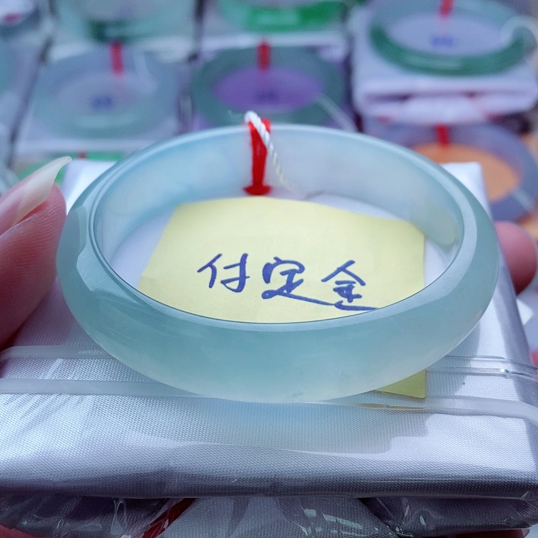 翡翠手镯（贵妃镯）未镶嵌C****.0306付定金