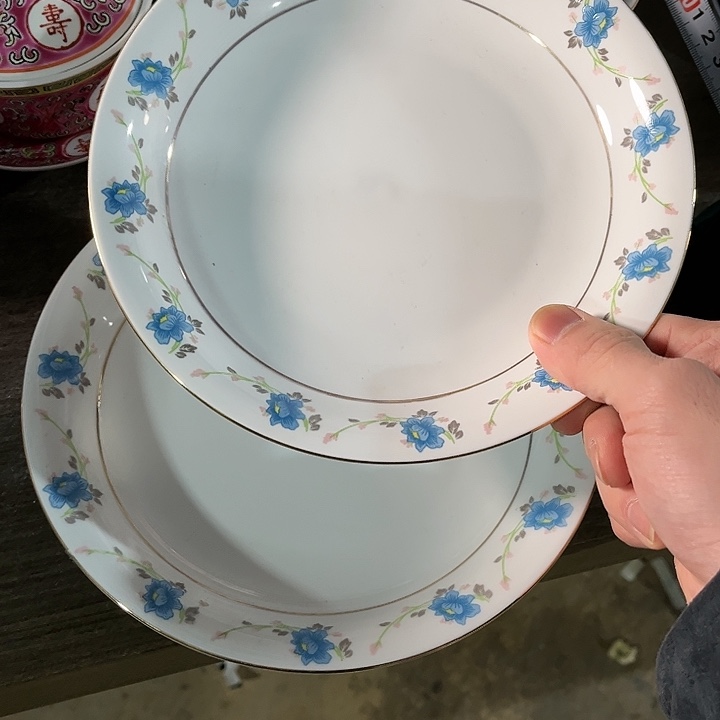 瓷片//////直径20厘米。2个。